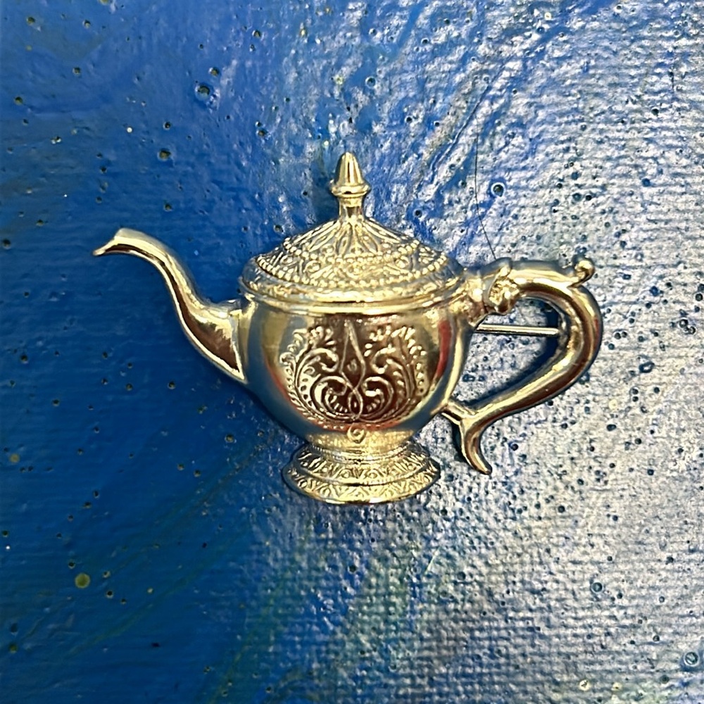 Teapot brooch/Pin Collectors Tea Lovers Silver Tone 1928 designer inspired